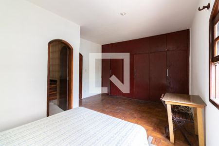 Casa à venda com 200m², 6 quartos e 3 vagasSuíte 2 