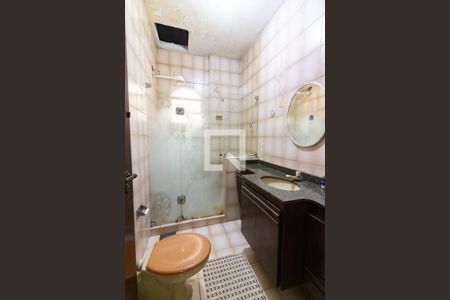 Casa à venda com 200m², 6 quartos e 3 vagasSuíte 3, banheiro 