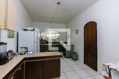Casa à venda com 200m², 6 quartos e 3 vagasCozinha 
