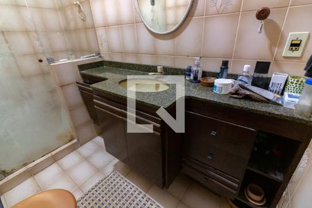 Casa à venda com 200m², 6 quartos e 3 vagasSuíte 3, banheiro 