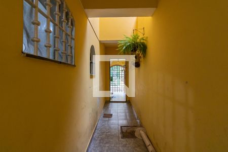 Casa à venda com 200m², 6 quartos e 3 vagasCorredor externo 