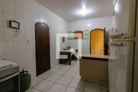 Casa à venda com 200m², 6 quartos e 3 vagasCozinha 