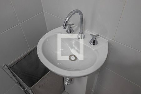 Banheiro de kitnet/studio para alugar com 1 quarto, 27m² em Pinheiros, São Paulo