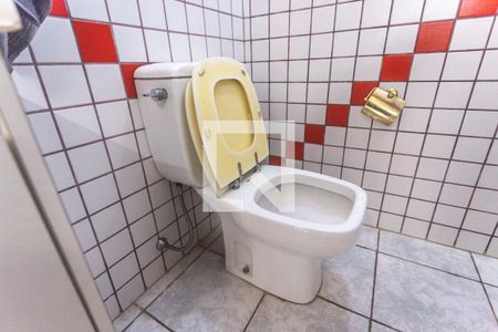 Casa à venda com 316m², 3 quartos e 7 vagasBanheiro de serviço