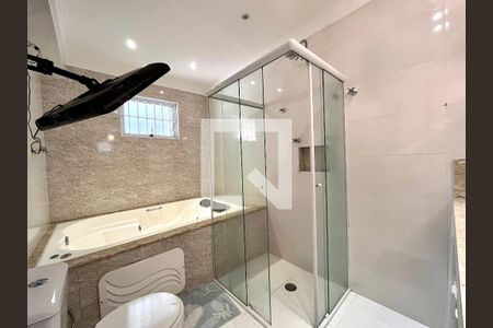 Casa à venda com 400m², 4 quartos e 4 vagasBanheiro da Suíte 3