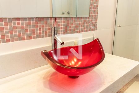 Casa à venda com 400m², 4 quartos e 4 vagasBanheiro da Suíte 2