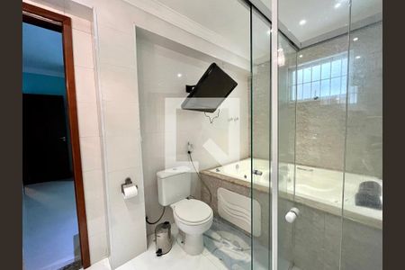 Casa à venda com 400m², 4 quartos e 4 vagasBanheiro da Suíte 3