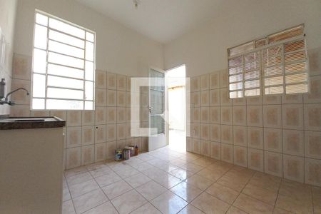 Casa para alugar com 250m², 5 quartos e 3 vagasCozinha 