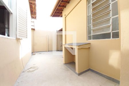 Edícula - Quintal de casa para alugar com 5 quartos, 250m² em Vila Lemos, Campinas