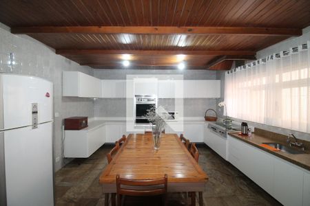 Casa à venda com 380m², 5 quartos e 8 vagasCozinha