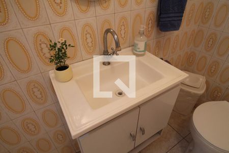 Casa à venda com 380m², 5 quartos e 8 vagasBanheiro de serviço