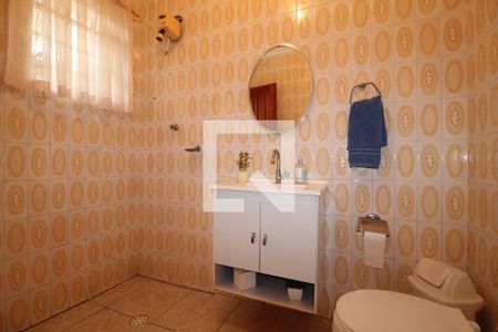 Casa à venda com 380m², 5 quartos e 8 vagasBanheiro de serviço