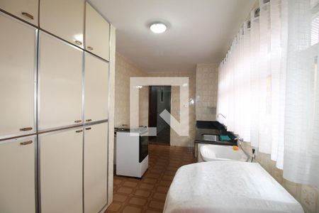 Casa à venda com 380m², 5 quartos e 8 vagasÁrea de Serviço