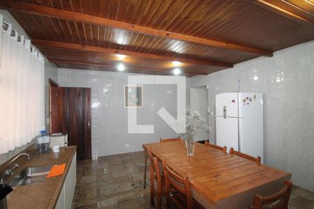 Casa à venda com 380m², 5 quartos e 8 vagasCozinha
