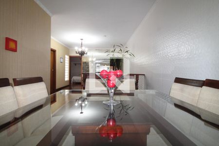 Casa à venda com 380m², 5 quartos e 8 vagasSala de Estar e Jantar 