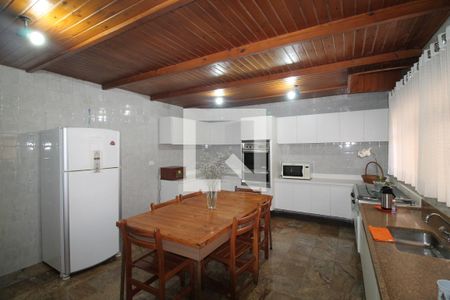 Casa à venda com 380m², 5 quartos e 8 vagasCozinha