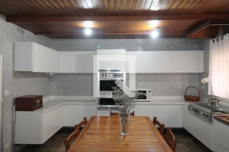 Casa à venda com 380m², 5 quartos e 8 vagasCozinha - Armários