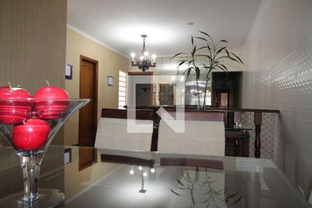 Casa à venda com 380m², 5 quartos e 8 vagasSala de Estar e Jantar 