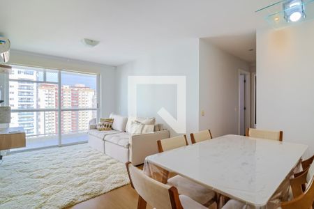 Sala de apartamento para alugar com 2 quartos, 75m² em Barra da Tijuca, Rio de Janeiro