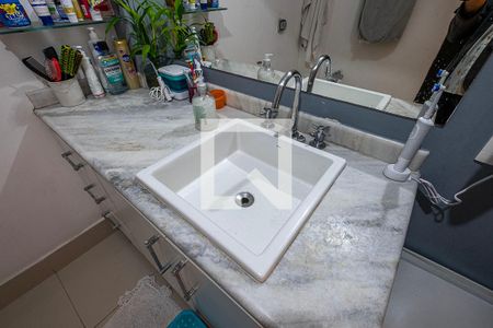 Apartamento à venda com 117m², 2 quartos e 1 vaga Apartamento à venda com 117m², 2 quartos e 1 vagaBanheiro
