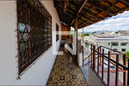 Casa à venda com 400m², 6 quartos e 2 vagasCasa 2 - Varanda