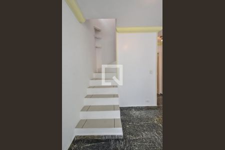 Escada  de casa à venda com 3 quartos, 120m² em Jardim Aeroporto, São Paulo