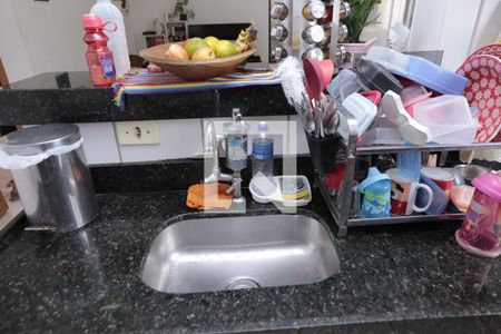 Cozinha de apartamento à venda com 2 quartos, 48m² em Califórnia, Contagem