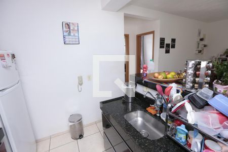 Cozinha de apartamento à venda com 2 quartos, 48m² em Califórnia, Contagem