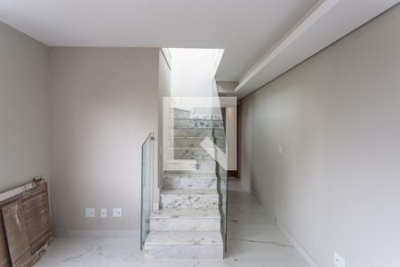 Apartamento para alugar com 111m², 2 quartos e 2 vagas Apartamento para alugar com 111m², 2 quartos e 2 vagasEscada de Acesso a Cobertura