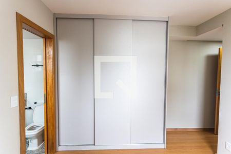 Armário da Suíte 1 de apartamento para alugar com 2 quartos, 111m² em Serra, Belo Horizonte