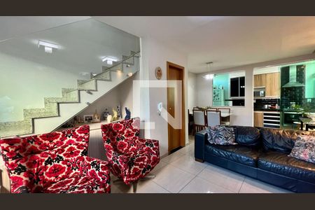 Sala de casa à venda com 3 quartos, 105m² em Palmares, Belo Horizonte