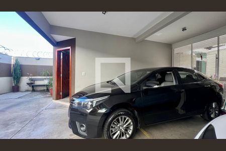 Casa à venda com 105m², 3 quartos e 1 vaga Casa à venda com 105m², 3 quartos e 1 vagaGaragem