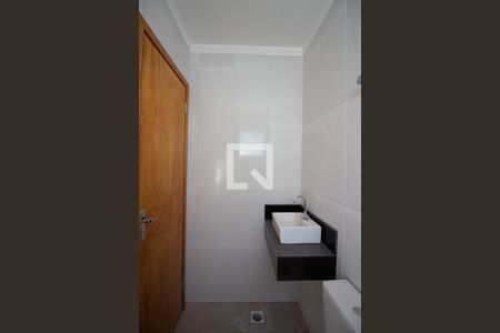 Banheiro da Suíte 1 de casa de condomínio para alugar com 2 quartos, 60m² em Itaquera, São Paulo