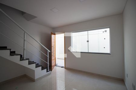 Sala de casa de condomínio para alugar com 2 quartos, 60m² em Itaquera, São Paulo