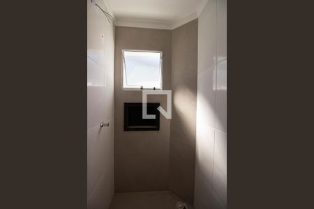 Banheiro da Suíte 1 de casa de condomínio para alugar com 2 quartos, 60m² em Itaquera, São Paulo