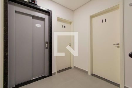 Apartamento à venda com 38m², 1 quarto e sem vagaÁrea Comum - Elevador