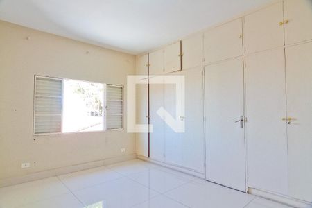 Casa à venda com 299m², 4 quartos e 4 vagasSuíte