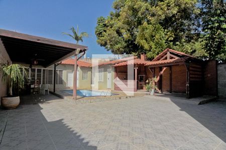 Casa à venda com 299m², 4 quartos e 4 vagasÁrea externa
