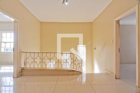 Casa à venda com 299m², 4 quartos e 4 vagasCorredor