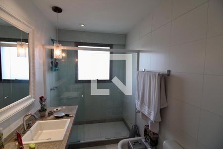 Apartamento à venda com 206m², 5 quartos e 3 vagasBanheiro da Suíte 2