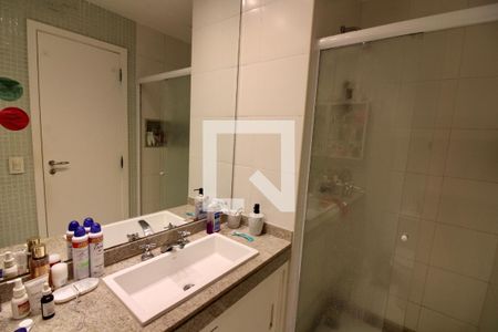 Apartamento à venda com 206m², 5 quartos e 3 vagasBanheiro da Suíte 1