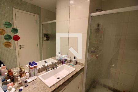 Apartamento à venda com 206m², 5 quartos e 3 vagasBanheiro da Suíte 1