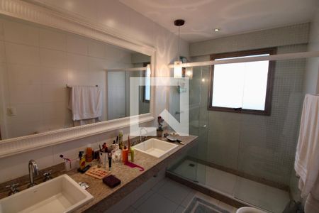 Apartamento à venda com 206m², 5 quartos e 3 vagasBanheiro da Suíte 2