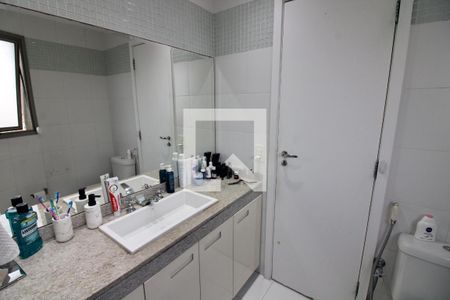 Apartamento à venda com 206m², 5 quartos e 3 vagasBanheiro da Suíte 3