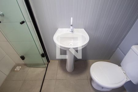 Banheiro de kitnet/studio para alugar com 1 quarto, 10m² em Vila Osasco, Osasco