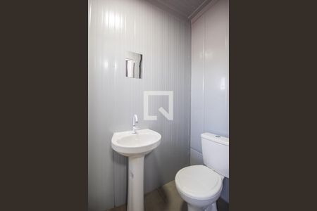 Banheiro de kitnet/studio para alugar com 1 quarto, 10m² em Vila Osasco, Osasco