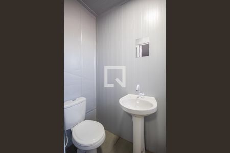 Banheiro de kitnet/studio para alugar com 1 quarto, 10m² em Vila Osasco, Osasco