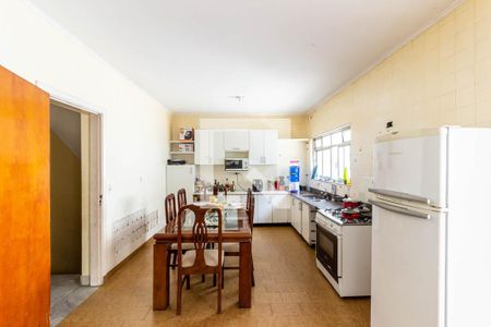 Casa para alugar com 400m², 4 quartos e 8 vagasCozinha