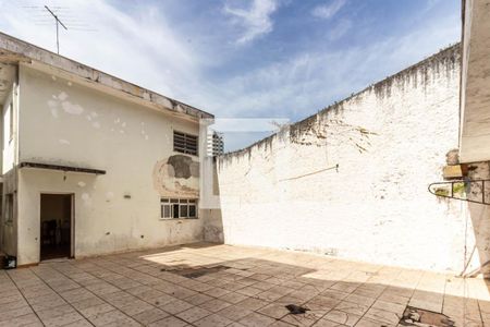 Casa para alugar com 400m², 4 quartos e 8 vagasÁrea Externa - Fundos