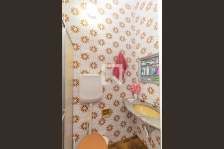 Banheiro de casa à venda com 4 quartos, 313m² em Santa Efigênia, Belo Horizonte